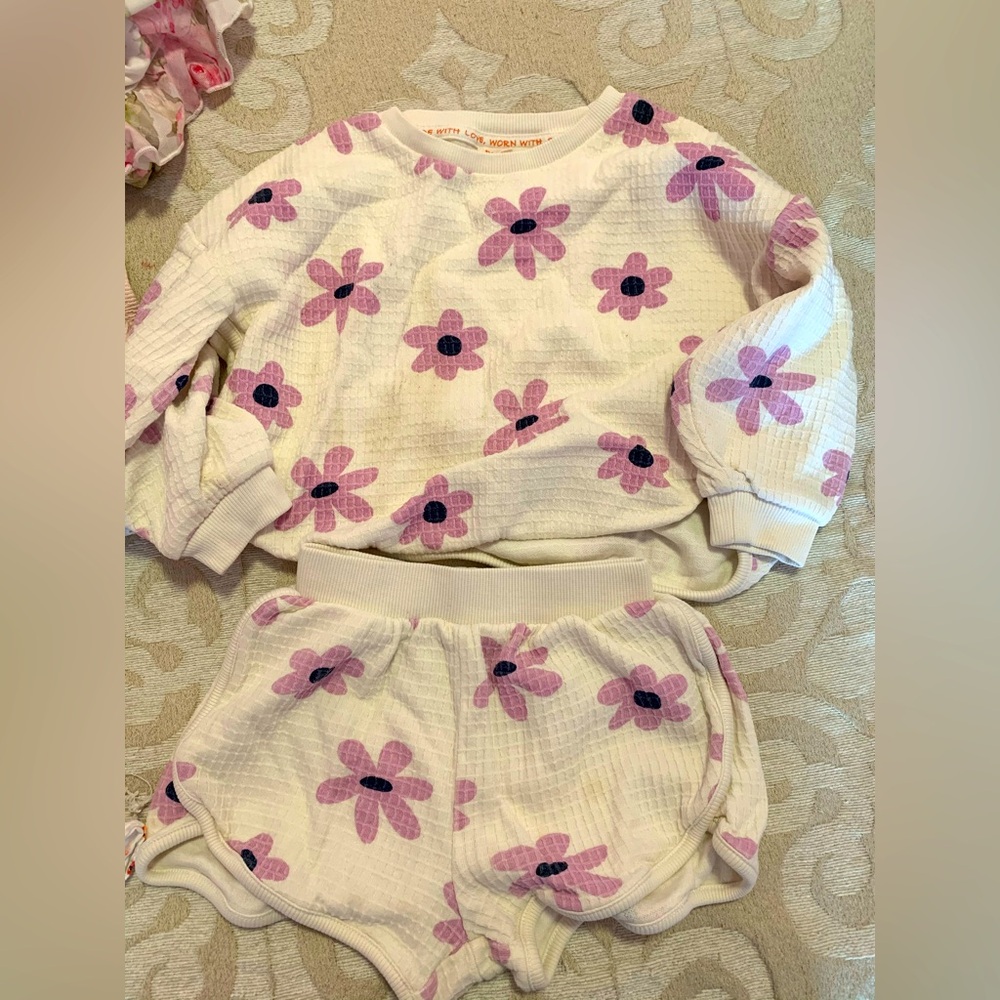 River island sweater and short baby girl size 2-3 years